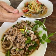 เมนูของร้าน ไก่ย่างสวนแสงสว่างใกล้ปราสาทหินพนมรุ้ง