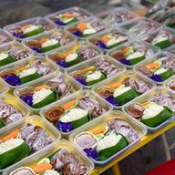 หมูปิ้งใต้ต้นมะม่วง