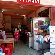 หน้าร้าน ร้านหลักเมืองข้าวมันไก่ปราจีนบุรี (ศาลพระหลักเมือง ปราจีนบุรี) หลักเมืองข้าวมันไก่ปราจีนบุรี