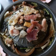 ปิ่นมุกบุฟเฟ่ต์หมูกระทะ 205/47 ม.2