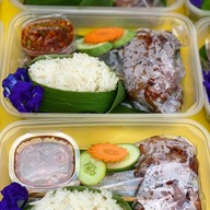 หมูปิ้งใต้ต้นมะม่วง