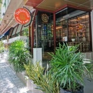 หน้าร้าน The Sidewalk by Khon Rak Kafae โรงแรมตวันนา