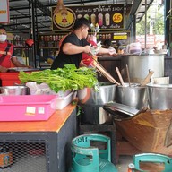 บรรยากาศ ก๋วยเตี๋ยวเรือ ป.ประทีป สนามบินน้ำ