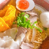 ก๋วยเตี๋ยวหมูพี่รัตน์ สาขา 2 ภูธร 8