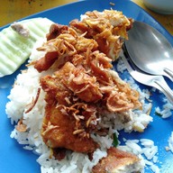 โอเล่ข้าวมันไก่ทอดขมิ้น