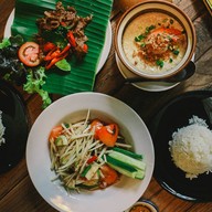 รออยู่ตรงนี้ Food & Friends, Chiang Mai เชียงใหม่