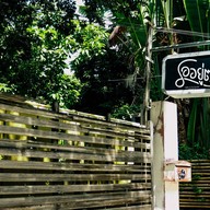 รออยู่ตรงนี้ Food & Friends, Chiang Mai เชียงใหม่