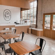 17 สิงหา Cafe’ & bistro