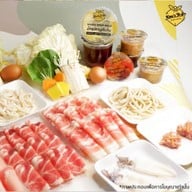 Kinn's The Buta กลางเมือง