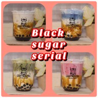 LUCKY MILK&TEA Robinson Sriracha (ชื่อร้านHiicha) ชั้น3ข้างบันไดเลื่อนคู่ซ้ายมือ )