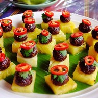 ครัวป้าเล็ก ข้าวซอยไก่/กระดูกหมู/อาหารว่างทานเล่น/เมนูพิเศษ(หมู่บ้านนักกีฬา)