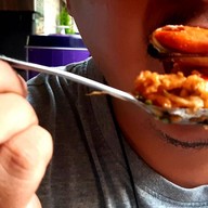 หอยทอดยักษ์ใหญ่ ปลาเผา วังเดิม9. ย่อยมาจากหมูทอดบ้านแขก