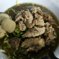 เมนูของร้าน ก๋วยเตี๋ยวลูกชิ้นแชมป์ รามอินทรา