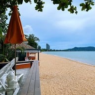 โรงแรมซันเซ็ทวิลเลจ บีช รีสอร์ท