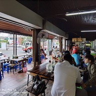 บรรยากาศ เล็กหมูตุ๋น (ประตูพลล้าน)