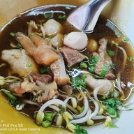 เมนูของร้าน เล็กหมูตุ๋น (ประตูพลล้าน)