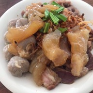 เมนูของร้าน ใบเตยก๋วยเตี๋ยวเนื้อตุ๋น