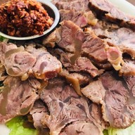 เมนูของร้าน ใบเตยก๋วยเตี๋ยวเนื้อตุ๋น
