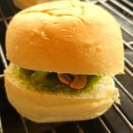 หน้าร้าน ขนมปังปิ้งป้าตุ้ม ม.พายัพ