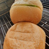 ขนมปังปิ้งป้าตุ้ม ม.พายัพ