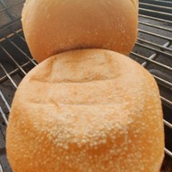 ขนมปังปิ้งป้าตุ้ม ม.พายัพ