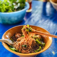 ก๋วยเตี๋ยวยายตั้น หนองไผ่