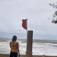 หาดแหลมเสด็จ