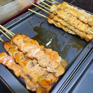 เมนูของร้าน แซลม่อนย่าง ตลาดนัดสัมมากร