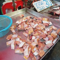 ตลาดบ่อนไก่