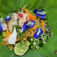 เมนูของร้าน ข้าวยำแม่สุณีย์ ตลาดสัมมากร