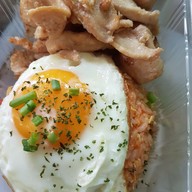 เมนูของร้าน ผัดจัง ณ ยุดยา