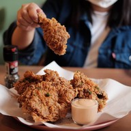 เมนูของร้าน Henryfry : fried chicken & housemade food. เจริญกรุง