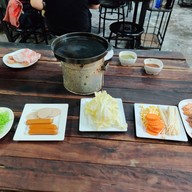 Party กุ้งย่างเนย หมูย่างชีส ชาบูหม้อดิน ลาดพร้าว