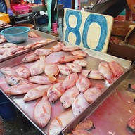 ตลาดบ่อนไก่