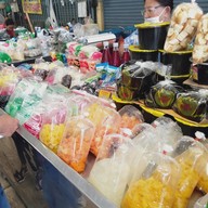 ตลาดบ่อนไก่
