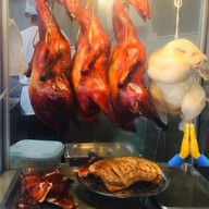 มาลีเป็ดย่าง-หมูกรอบ หน้าโรงแก้ว