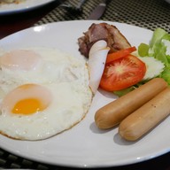 Krislicious Eatery & Bar