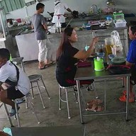 มาลีเป็ดย่าง-หมูกรอบ หน้าโรงแก้ว