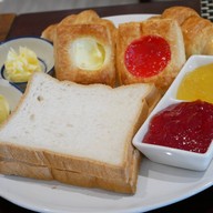 Krislicious Eatery & Bar