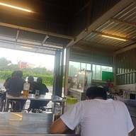 มาลีเป็ดย่าง-หมูกรอบ หน้าโรงแก้ว