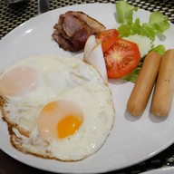 Krislicious Eatery & Bar