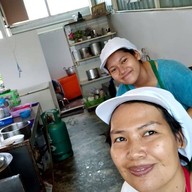 มาลีเป็ดย่าง-หมูกรอบ หน้าโรงแก้ว