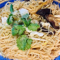 เมนูของร้าน หูฉลามน้ำแดงบรั่นดี น้องนิว เยาวราช