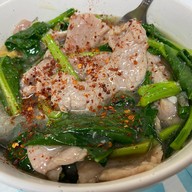 ราดหน้ายอดผักเอ็มไพร์ ปรีดีพนมยงค์39 สุขุมวิท71