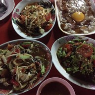 ร้านลาบลมโชย ปิ่นเกล้า