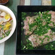 เมนูของร้าน ก๋วยเตี๋ยวหมูต้มยำตำลึงนายเอก อยุธยา อยู่ใน ปตท. สายเอเซีย ฝั่งขาขึ้น กม.25.5
