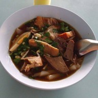 เมนูของร้าน ก๋วยจั๊บหมูกรอบเจ๊ฟ้า เจ้าเก่า