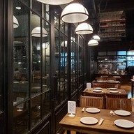 บรรยากาศ LEON - Steak Pizza ระนอง