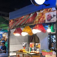 ไส้ย่างยัดไข่ไส้ย่างL.a ไส้ย่างยัดไข่ในนามไส้ย่างแอลเอเจ้าแรกตลาดนัดรถไฟรัชดา