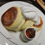 Hollys Coffee the street รัชดา